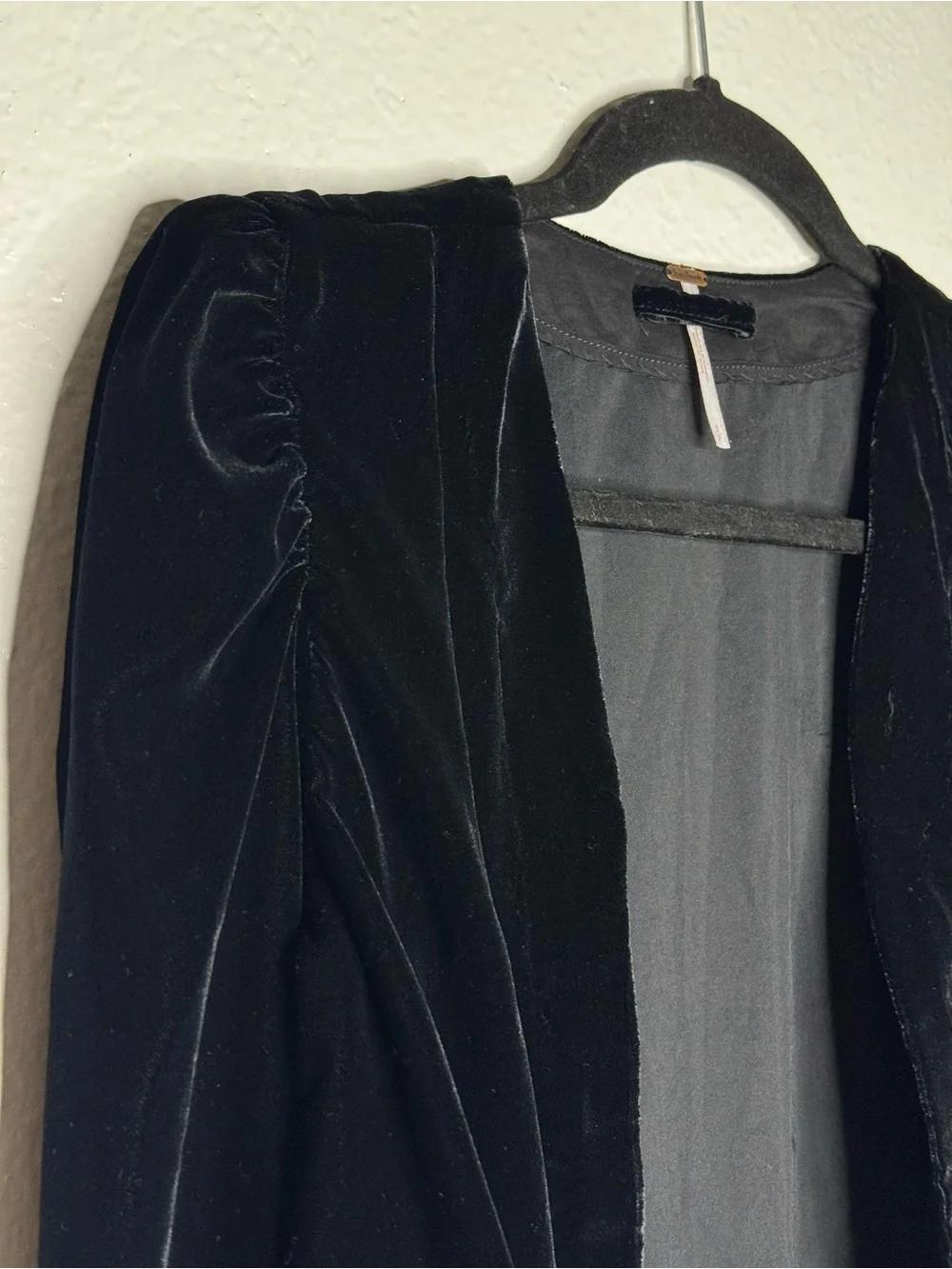 Free People Black Velvet Cropped Bolero Jacket Blazer Structured Shoulders Sz S